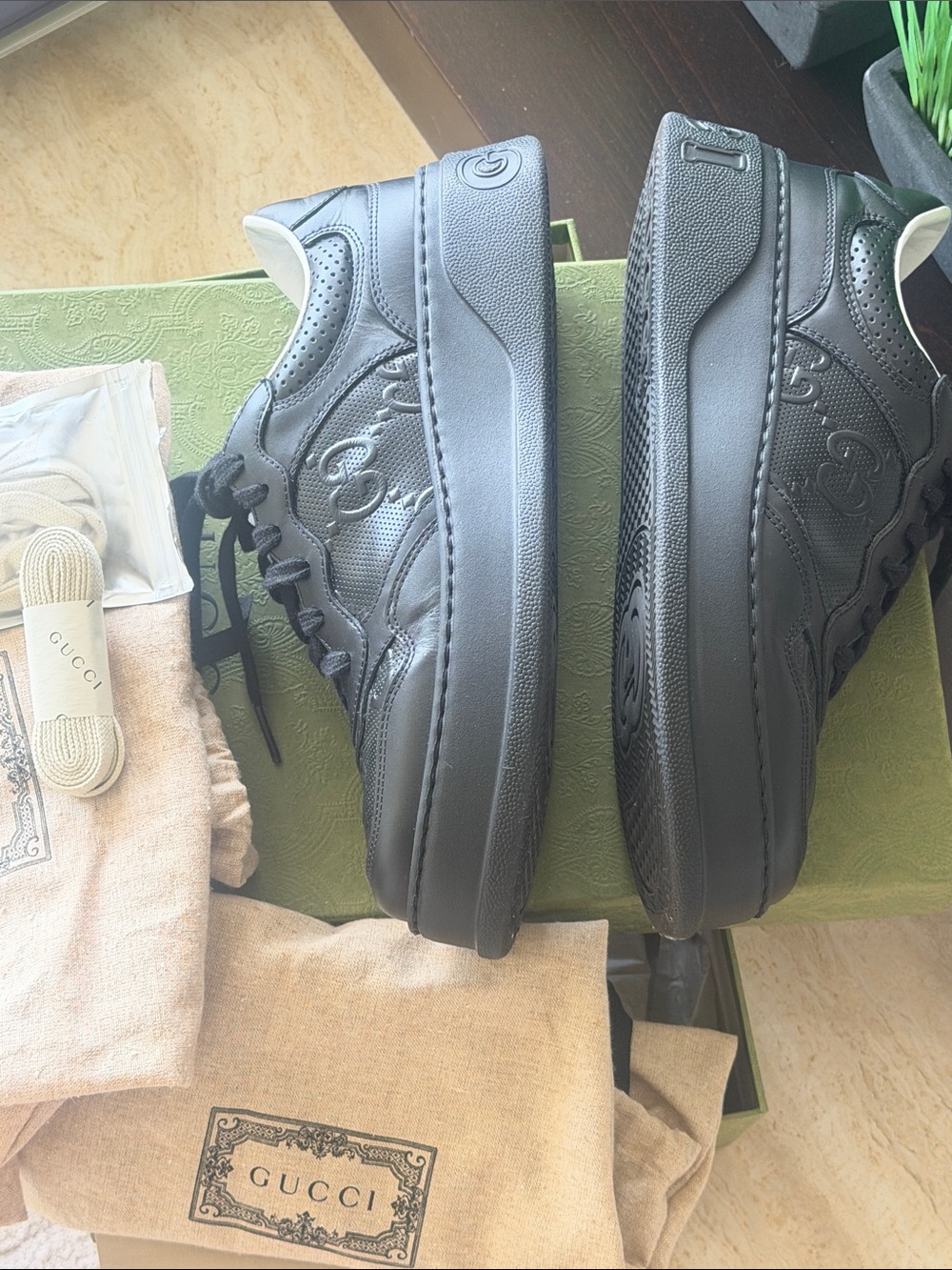 GUCCI 669582 1XL10 Black GG Emboss Leather Men's Sneakers